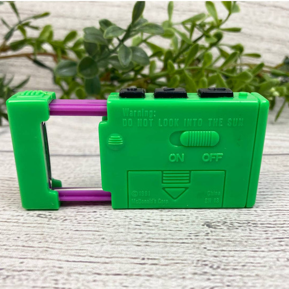 Vintage 1990's McDonalds Lost Arches Toy Cassette Tape Magnify Glass Toy - Picture 2 of 6